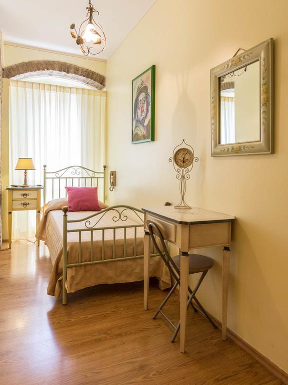 Hotel Lieto Soggiorno Ассізі Екстер'єр фото